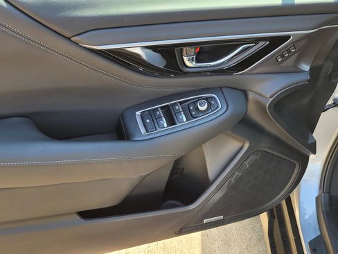 Used 2025 Subaru Outback Touring XT image 4