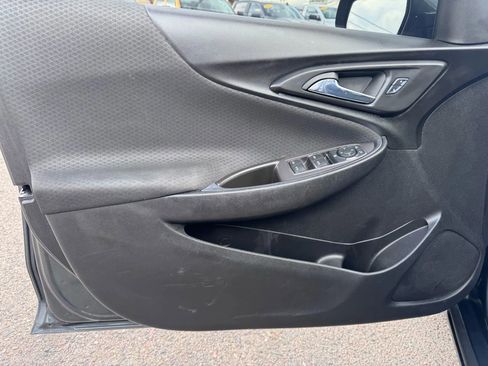 Used 2017 Chevrolet Malibu LT image 12