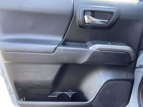 Used 2021 Toyota Tacoma Limited AWD/4WD image 17