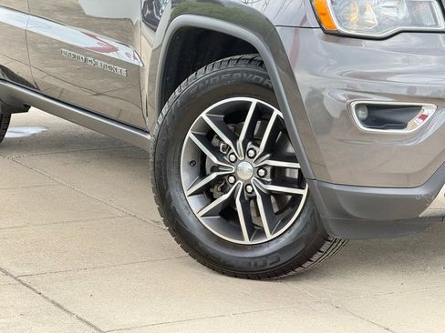 Used 2018 Jeep Grand Cherokee Limited AWD/4WD image 10