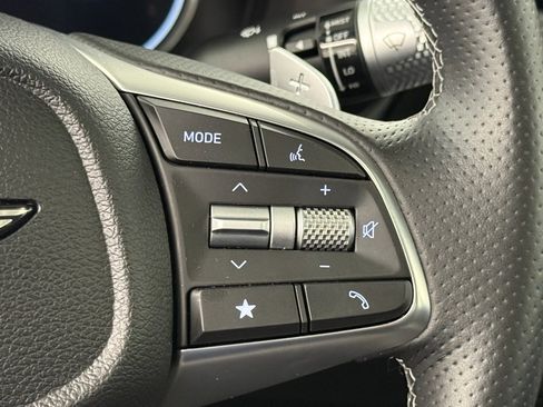 Used 2025 Genesis G70 2.5T image 21