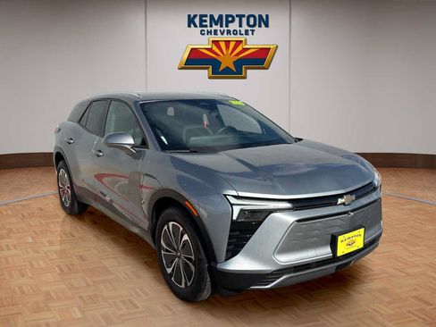 Used 2025 Chevrolet Blazer EV LT AWD/4WD image 8