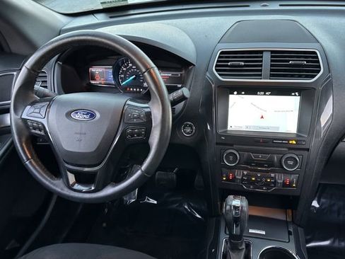 Used 2018 Ford Explorer XLT w/ Equipment Group 202A image 14