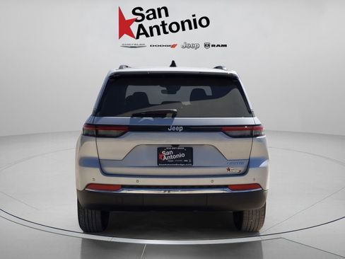 New 2025 Jeep Grand Cherokee Limited RWD image 7