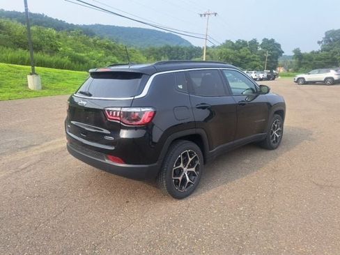 Used 2024 Jeep Compass Latitude image 5