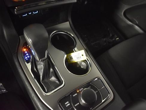 Used 2018 Jeep Grand Cherokee Laredo AWD/4WD image 26