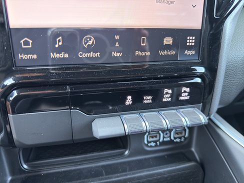 Used 2024 RAM 1500 Big Horn AWD/4WD image 32
