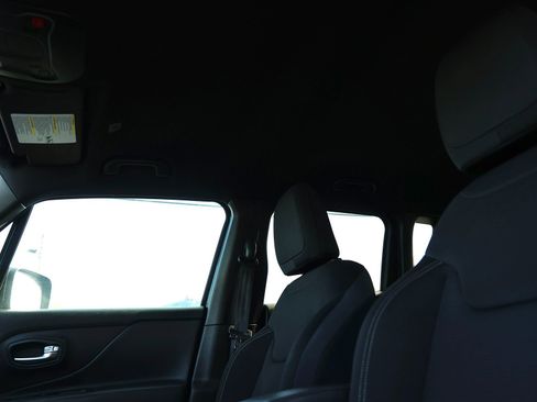 Used 2022 Jeep Renegade Altitude image 18