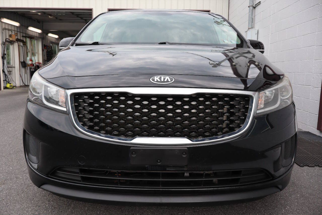 Used 2018 Kia Sedona L FWD image 2