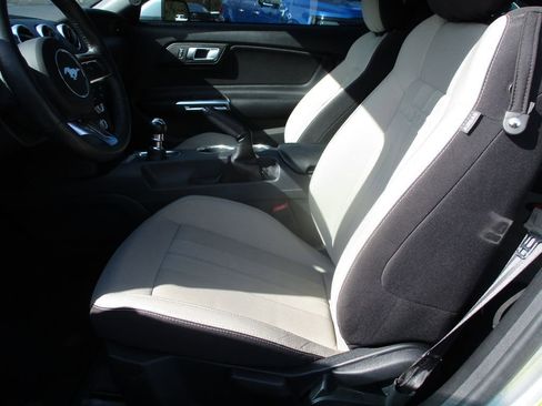 Used 2022 Ford Mustang Coupe image 5