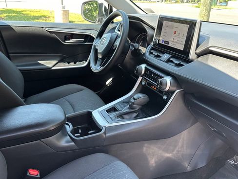 Used 2025 Toyota RAV4 XLE AWD/4WD image 11