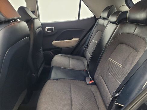 Used 2023 Hyundai Venue Limited FWD image 18