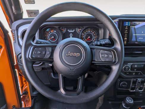 Used 2025 Jeep Wrangler Unlimited Sport AWD/4WD image 18
