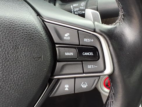 Used 2018 Honda Accord Touring image 19