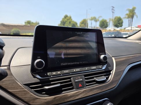 Used 2024 Nissan Altima 2.5 SV image 17