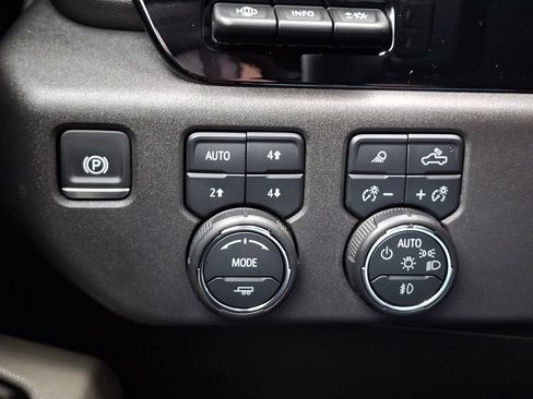 Used 2024 Chevrolet Silverado 1500 ZR2 w/ Technology Package image 22