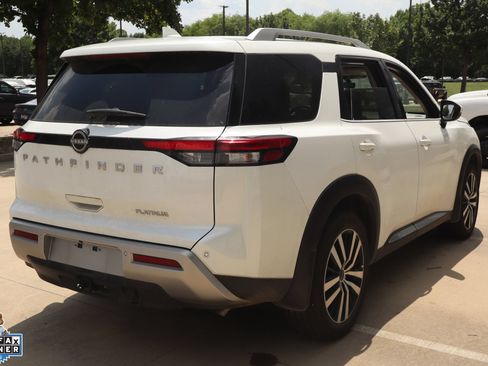 Used 2025 Nissan Pathfinder Platinum FWD image 3