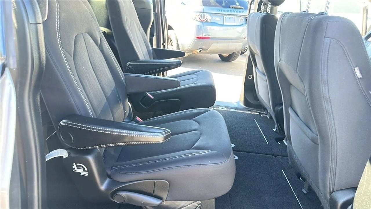 Used 2018 Chrysler Pacifica Touring Plus w/ S Appearance Package FWD image 30