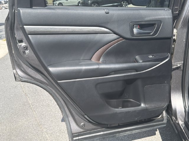 Used 2019 Toyota Highlander Limited Platinum AWD/4WD image 24