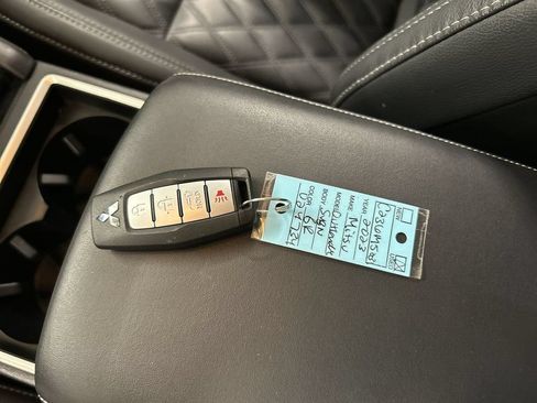 Used 2023 Mitsubishi Outlander SEL AWD/4WD image 12