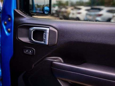 Used 2021 Jeep Gladiator Willys image 23