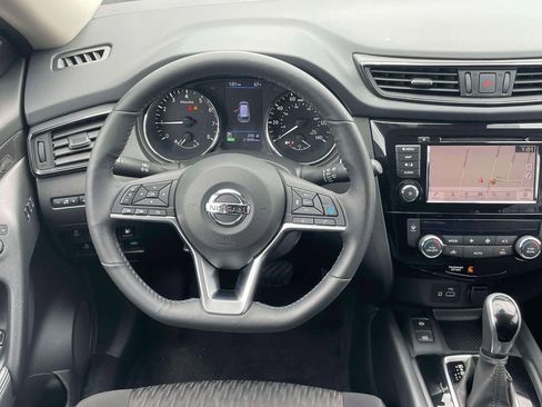 Used 2019 Nissan Rogue SV w/ Premium Package AWD/4WD image 14