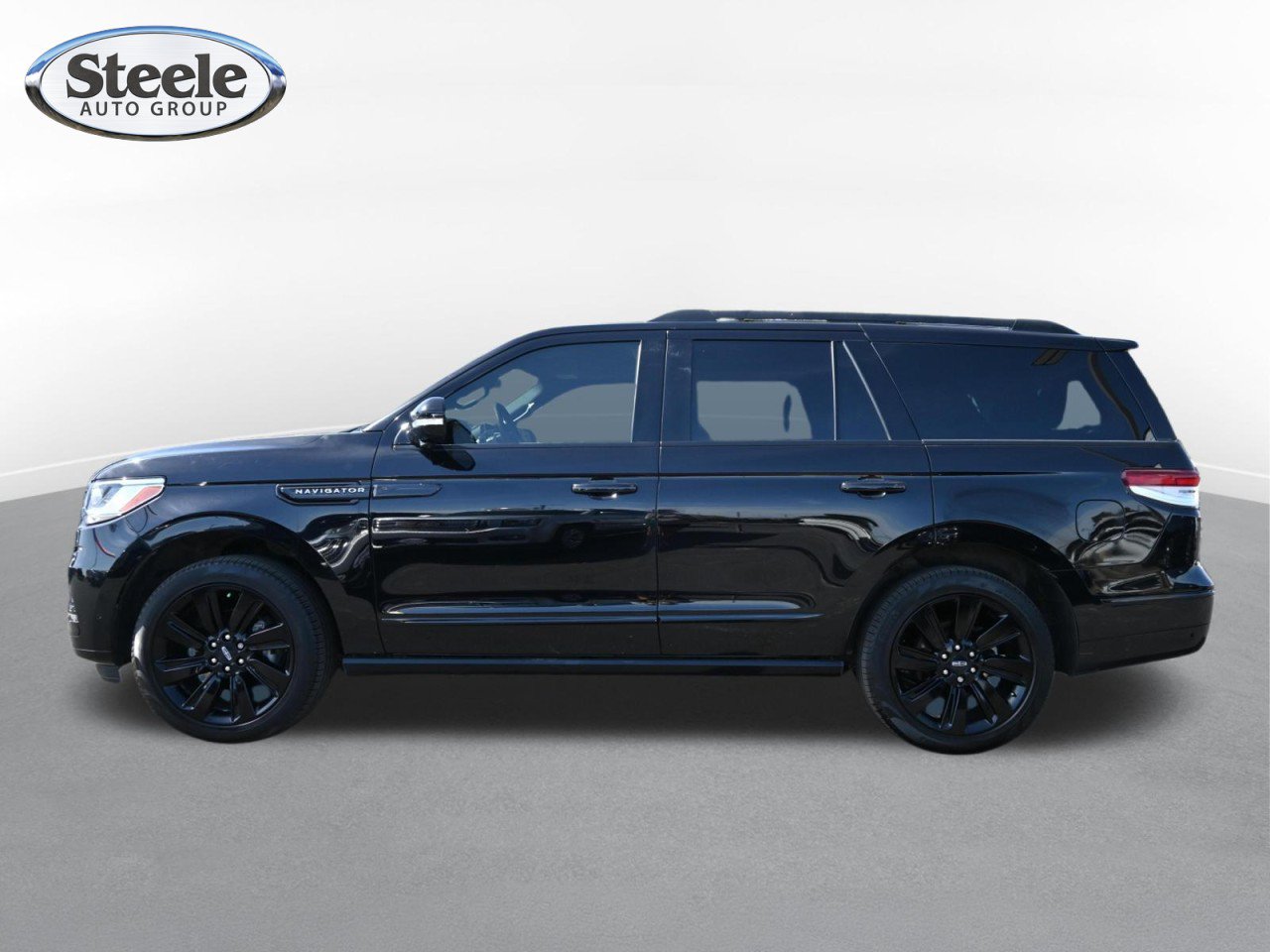 Used 2023 Lincoln Navigator Reserve AWD/4WD image 4