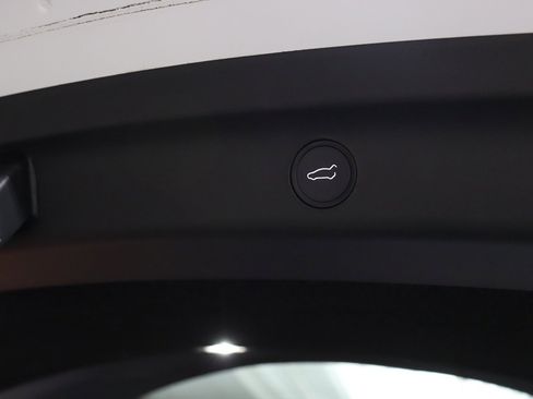 Used 2022 Tesla Model Y Long Range image 29