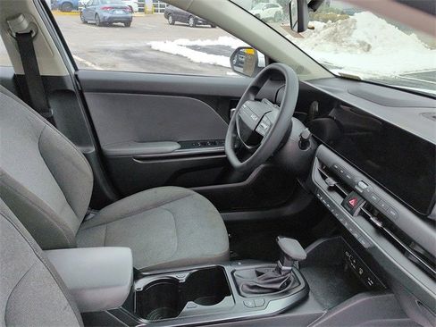 Used 2025 Kia K4 LXS image 9