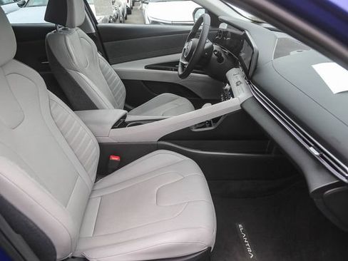 Used 2023 Hyundai Elantra Limited FWD image 18