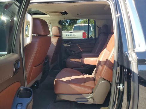 Used 2018 Chevrolet Suburban Premier image 10