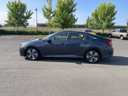 Used 2018 Honda Civic EX-T image 2