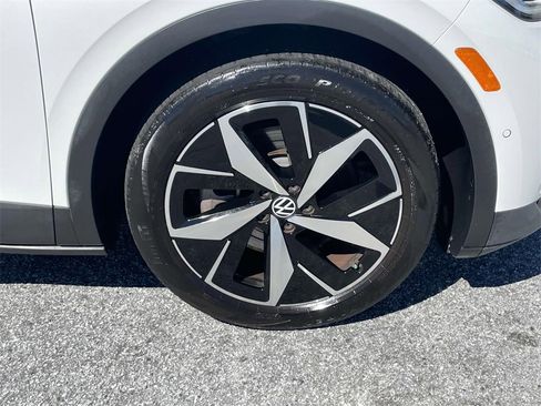 Used 2023 Volkswagen ID.4 Pro image 4