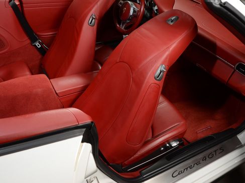 Used 2012 Porsche 911 Carrera 4 GTS image 17