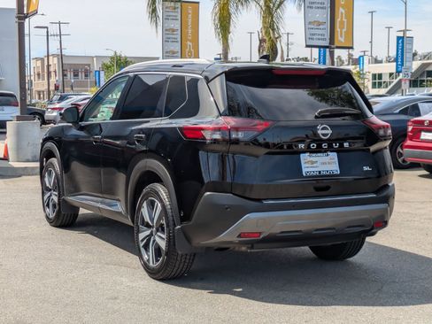 Used 2023 Nissan Rogue SL w/ SL Premium Package image 7