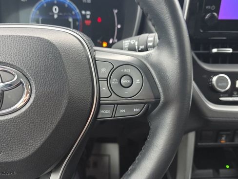 Certified 2024 Toyota Corolla Cross XLE image 23