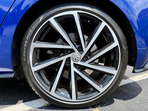 Used 2018 Volkswagen Golf R 4-Door AWD/4WD image 33