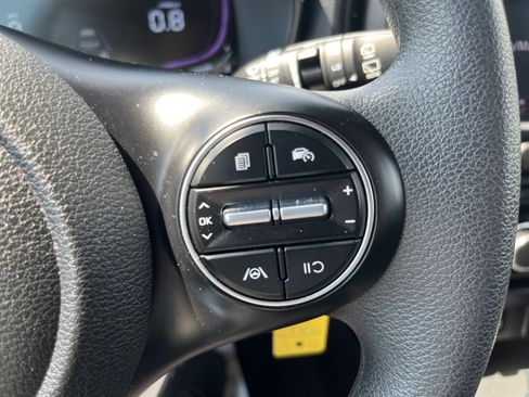 Used 2025 Kia Soul LX w/ LX Technology Package FWD image 15