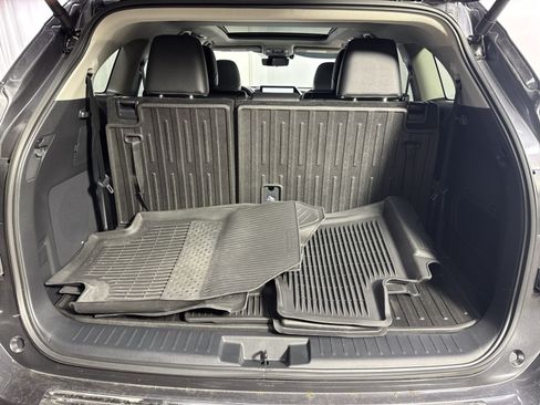 Used 2025 Toyota Highlander Platinum AWD/4WD image 39