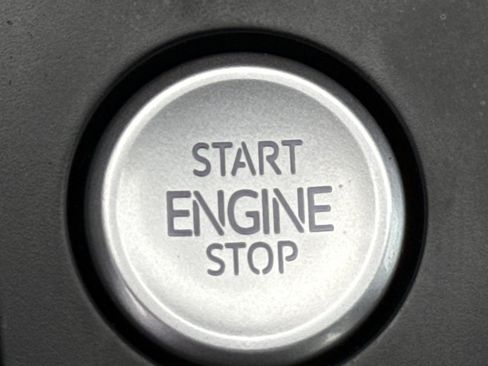 Certified 2025 Volkswagen Jetta SE w/ Sunroof Package image 30