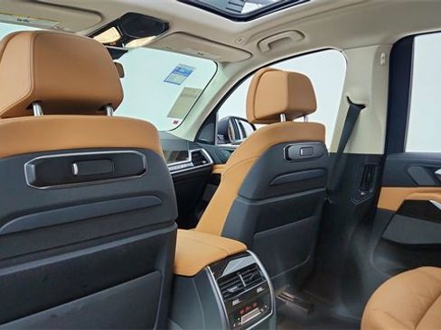 Used 2025 BMW X7 xDrive40i w/ Executive Package image 35
