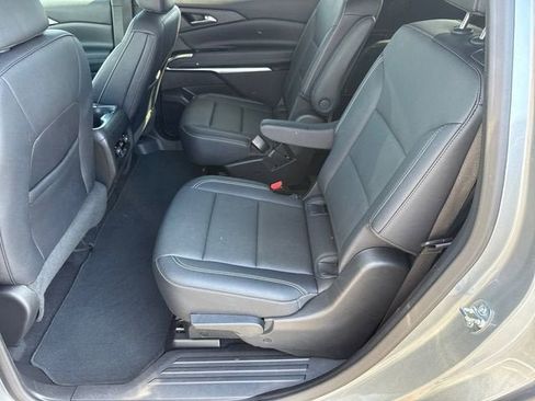 Used 2025 Chevrolet Traverse LT AWD/4WD image 11
