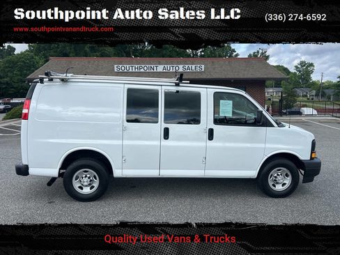 Used 2017 Chevrolet Express 2500 RWD image 1