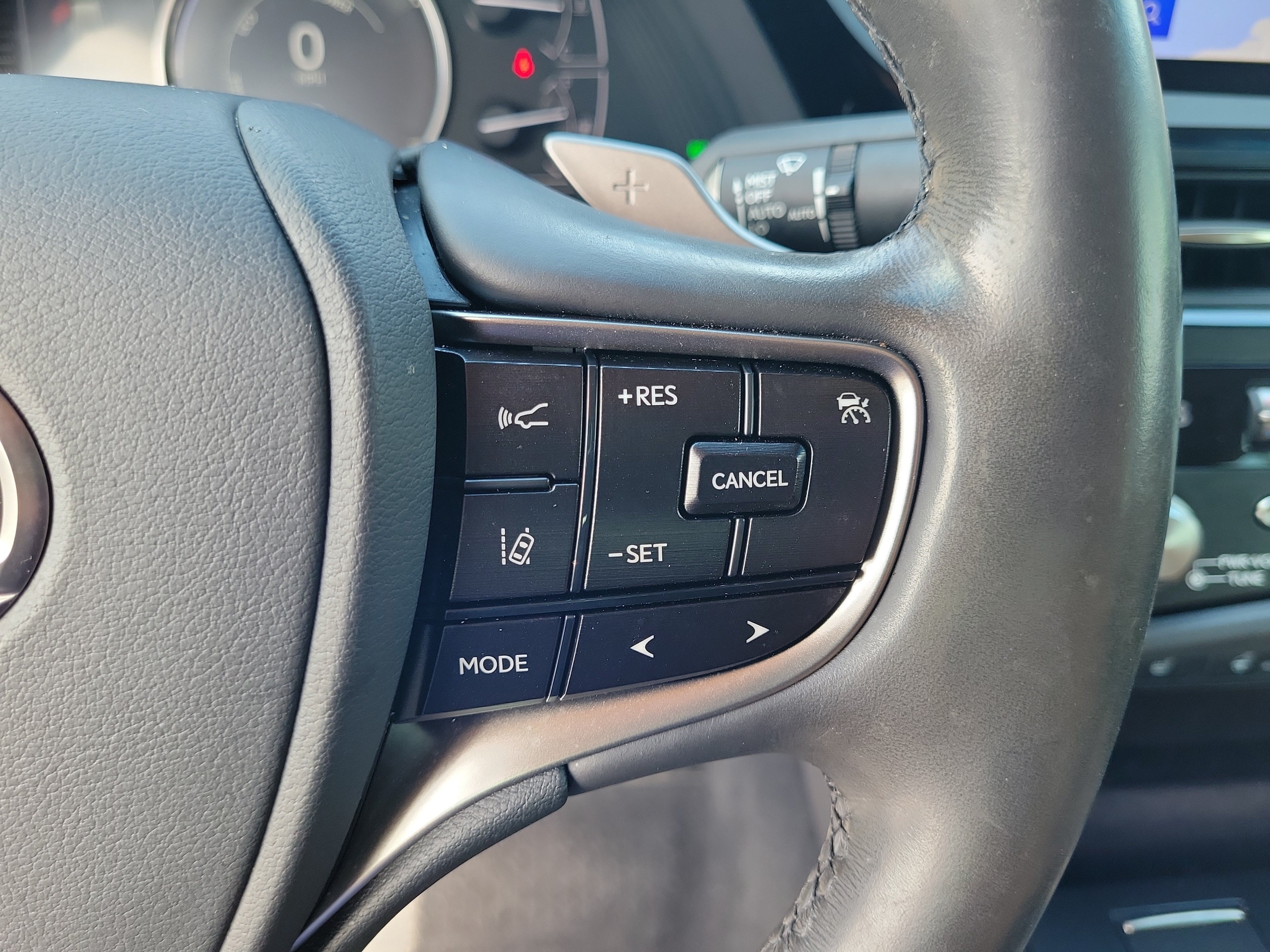 Used 2024 Lexus ES 300h w/ Premium Package FWD image 19