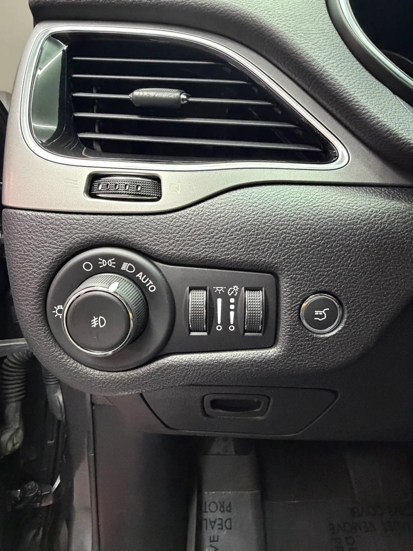 Used 2019 Jeep Cherokee High Altitude AWD/4WD image 13