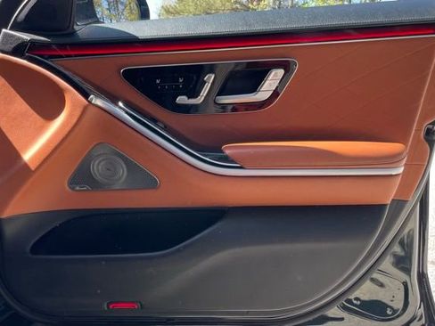 Used 2021 Mercedes-Benz S 580 4MATIC Sedan w/ AMG Line image 19