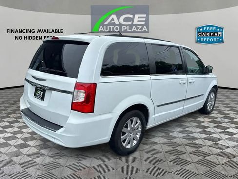 Used 2016 Chrysler Town & Country Touring FWD image 5