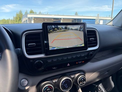 Used 2021 Hyundai Venue SEL w/ Premium Package FWD image 18