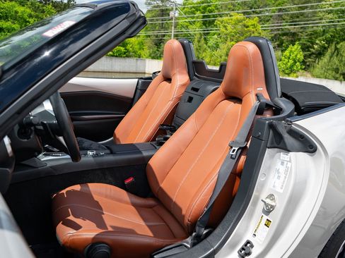 Used 2023 MAZDA MX-5 Miata Grand Touring RWD image 14