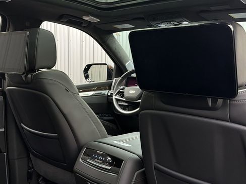 Used 2025 Cadillac Escalade ESV Sport Platinum image 36